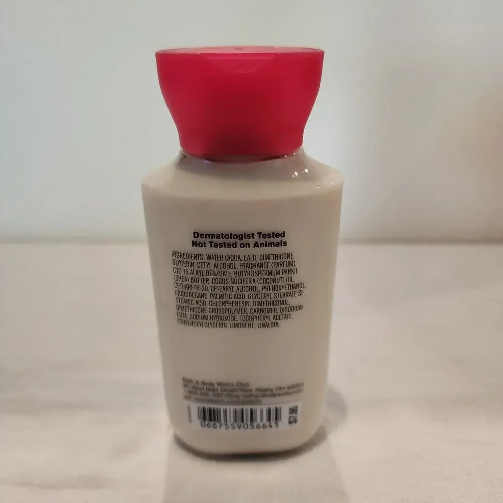 Bath & Body Works bbw strawberry
